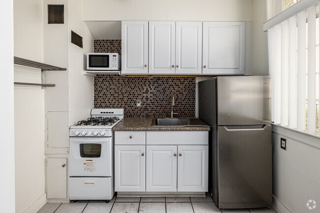 Studio - 450SF - Kitchen - 170 N El Molino Ave