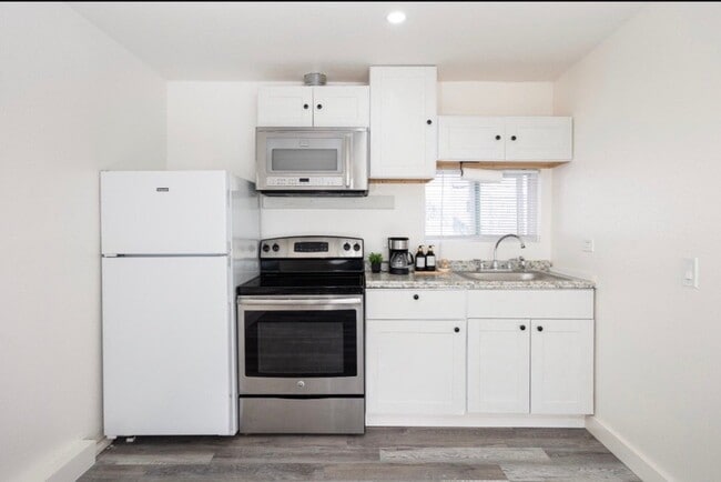 Photo - 4346 Keeler Ave