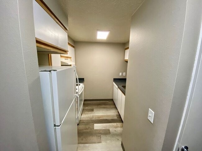 Photo - 2 bedroom unit. Pets OK! Lots of upgrades!...