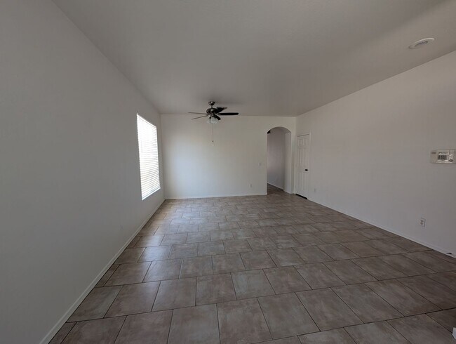 Photo - 3 Bedroom 2 Bathroom in Executive Palms Su...