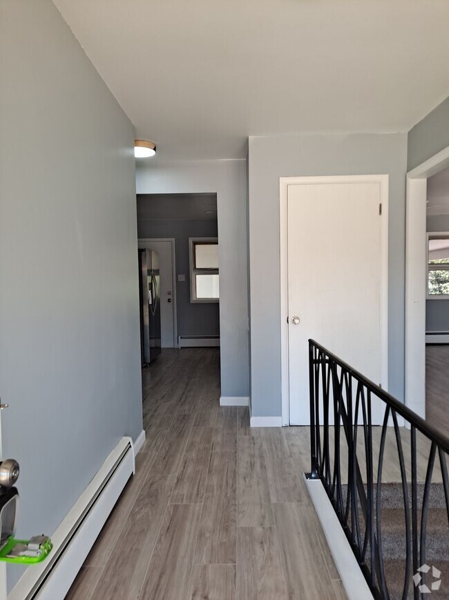 Building Photo - ALL PROSPECTIVE TENANTS MUST SUBMIT A $58 ... Rental