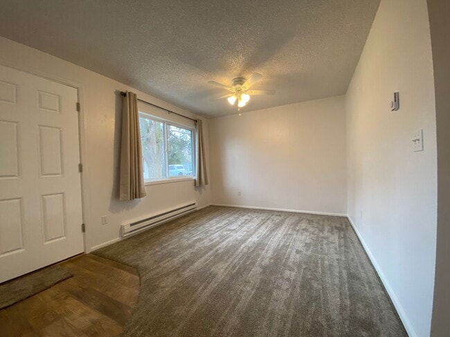 Photo - 2bed, 1bath, 800 Sq.ft. apartment - Nampa - Near NNU Unit 1010 Holly Street