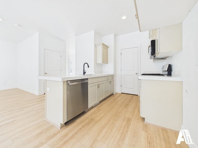 Photo - Brand New 4 Bedroom Corner Townhome for Rent – Salem, Utah