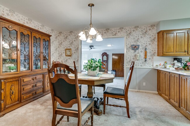 Photo - 5130 Vicki St