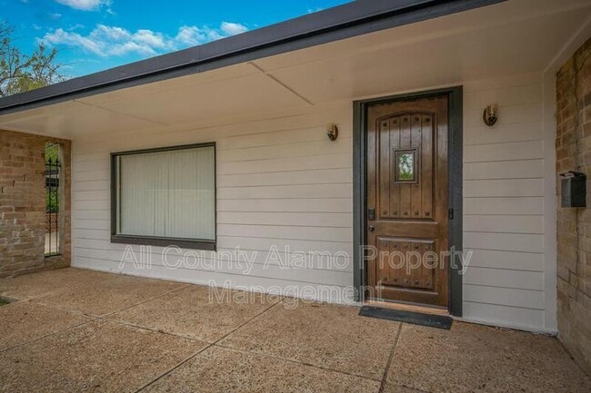 Photo - 211 Beechwood Ln