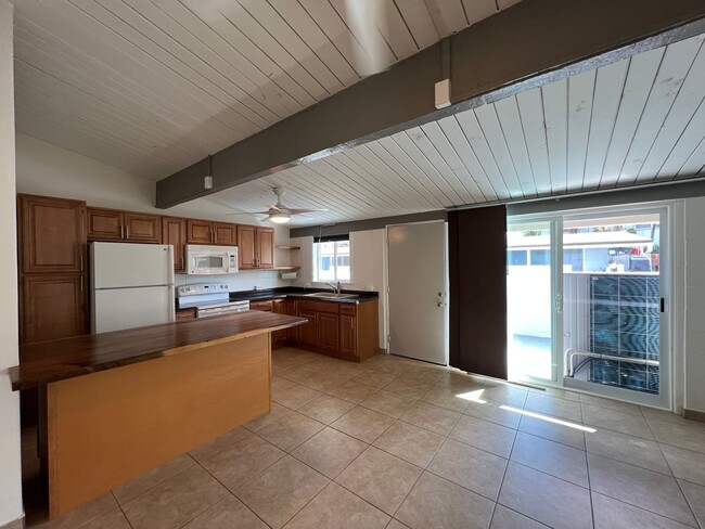 Building Photo - For Rent -  68-190 Au St. #D