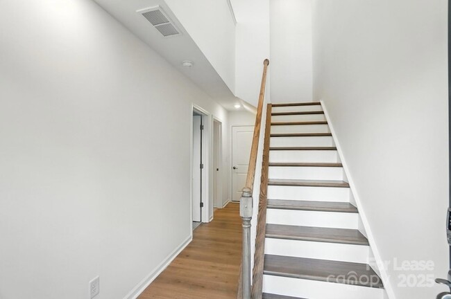 Photo - 5033 Westmead Ln