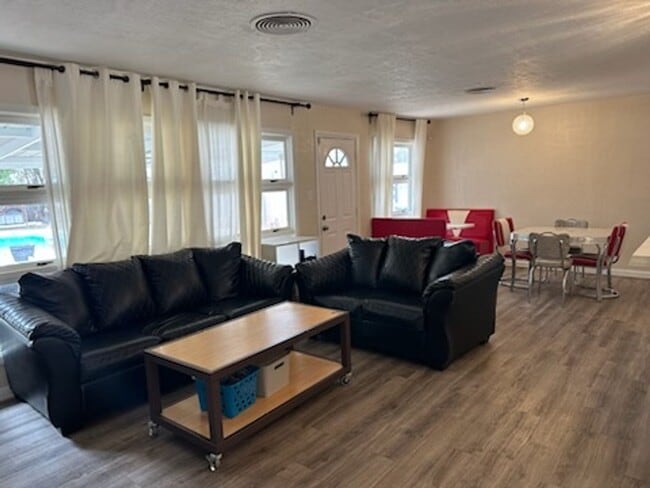 Photo - 3 bed 2 bath Home with Pool!
