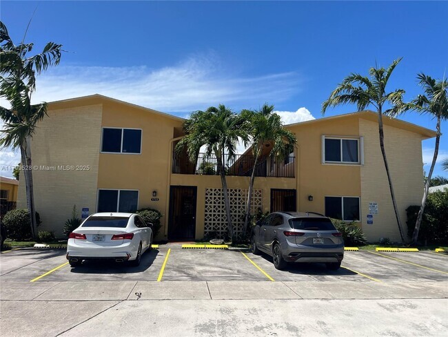 Building Photo - 1733 Mayo St Unit 15 Rental