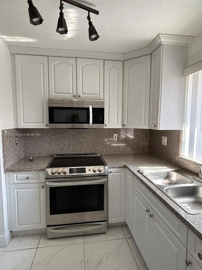 Photo - 2740 W 61st St Unit 204