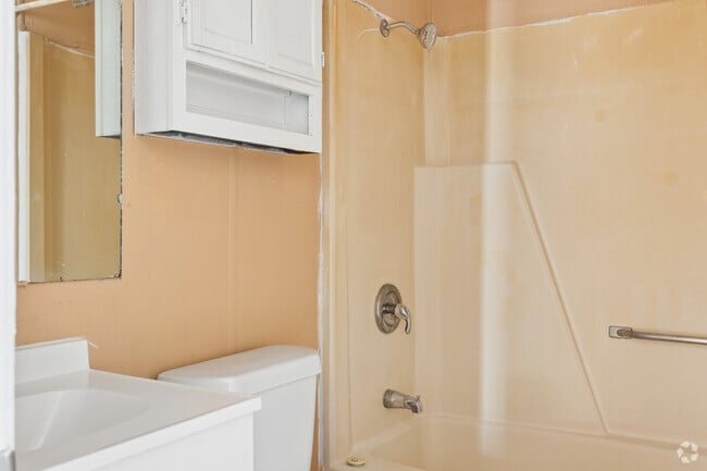 2BR, 1BA - #201 - Bathroom