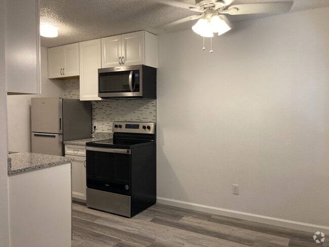 Building Photo - Recently Renovated 1BR! Lovely Kitchen, Ba... Rental
