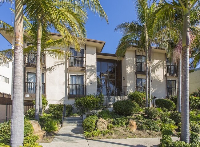 Building Photo - *OPEN HOUSE: 8/2 12:30PM-2PM* 2bd/2ba In L... Unit 07