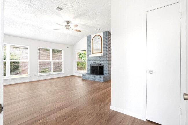 Photo - 16007 Ridgegreen Dr