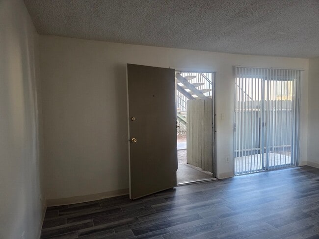 991 N Mollison Ave Unit 03