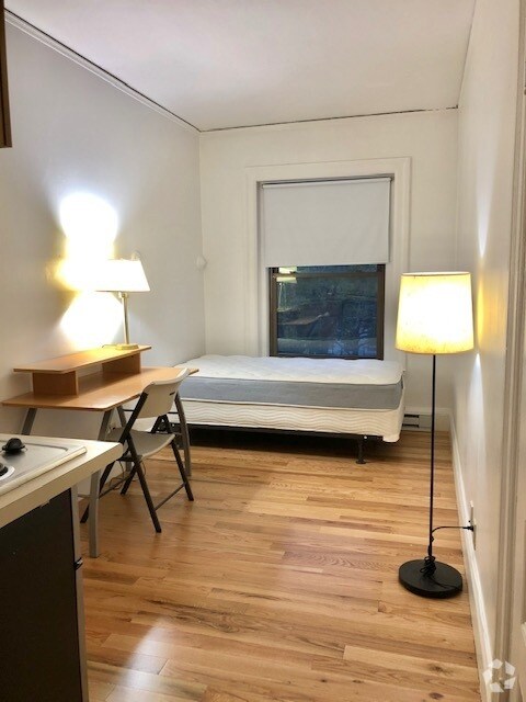Building Photo - 1079 Beacon St Rental