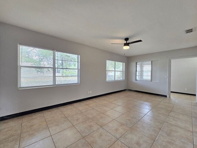 Photo - 824 N Florence Ave