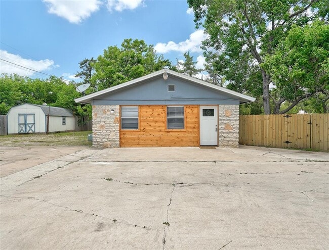 Building Photo - 1806 Dixie Ln