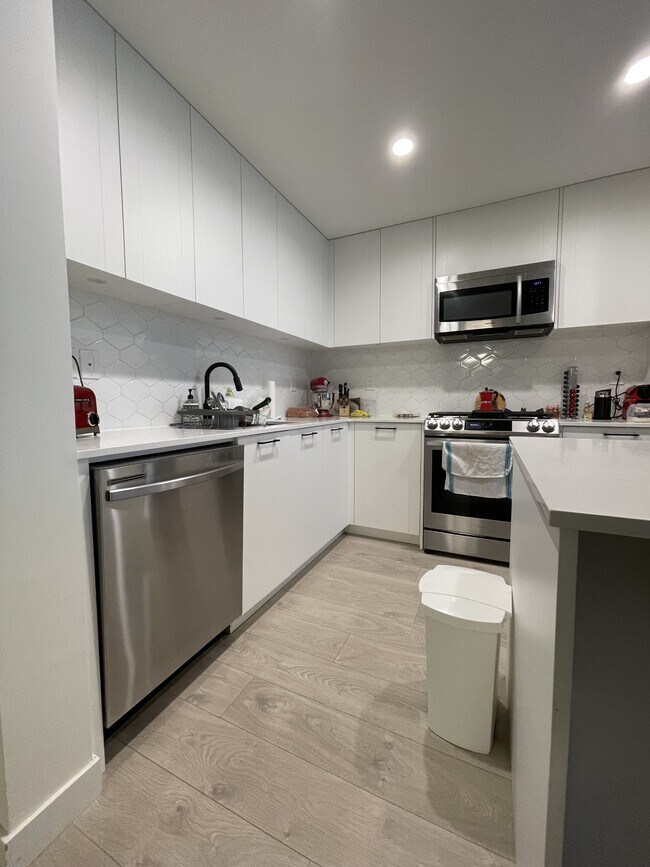 Photo - 20052-2083A 83A Ave