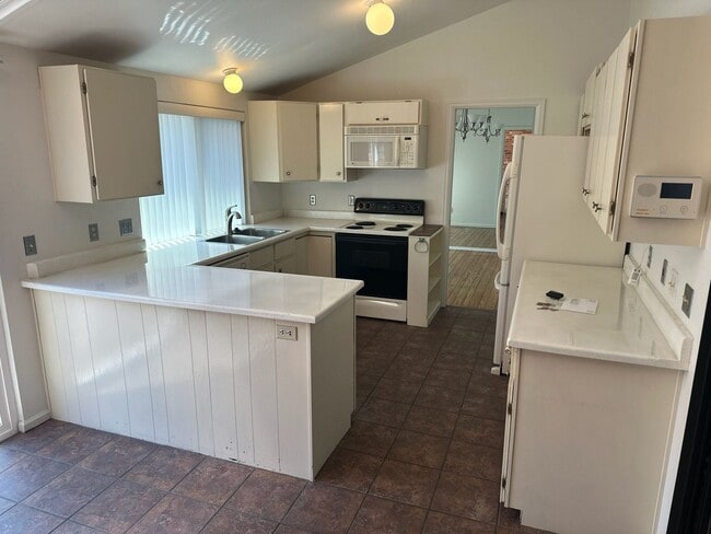 Photo - Fantastic 3 bedroom, 3 bath, 2 car garage ...