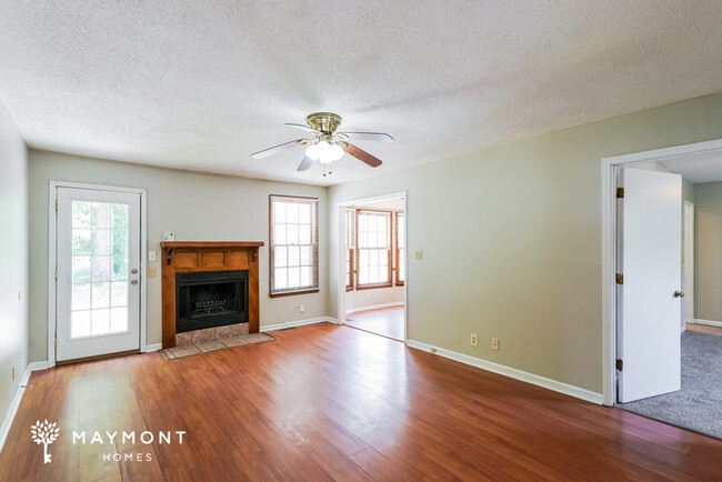 Photo - 323 Southern Dr