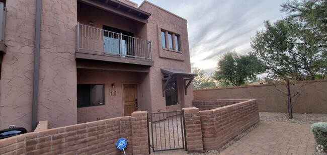 Building Photo - 4128 N Thurston Ln Rental