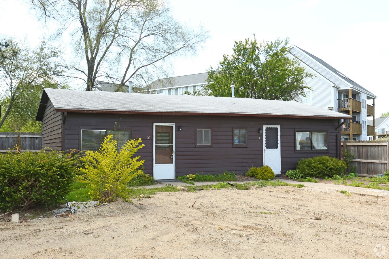 Photo - 9317 Main St