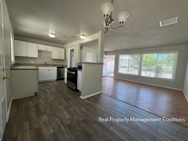 Photo - Beautifully upgraded 3 + 2 in West Lancaster