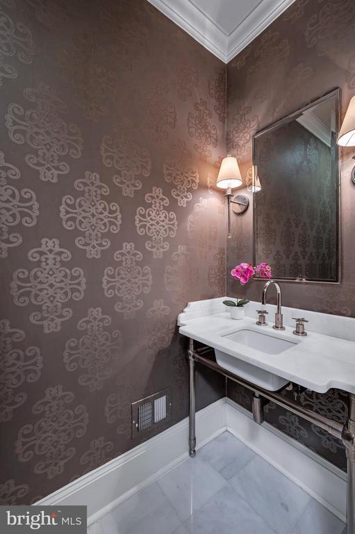 Photo - 705 Lyles Ln