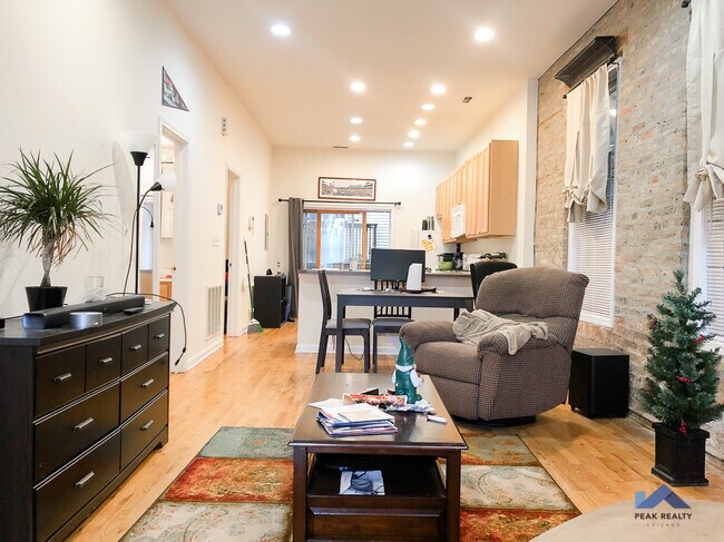 Photo - 2016 W Wabansia Ave Unit 1F