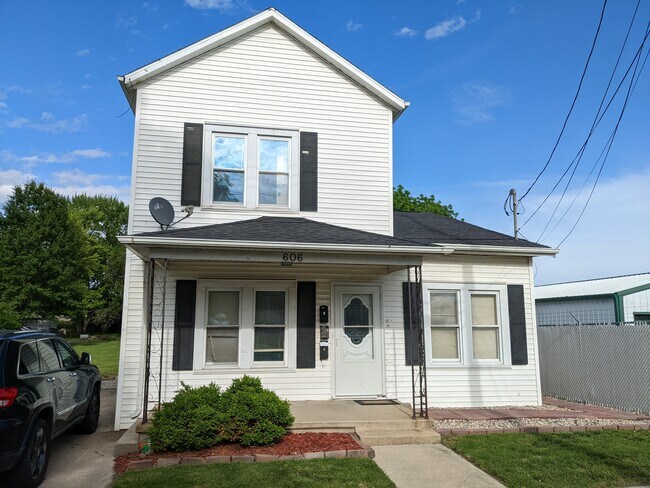 Exterior - 606 S Maple St Unit C