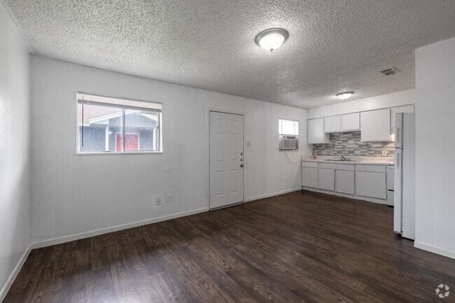 2BR, 1BA - 787SF - Living - Bella Vista Apartments