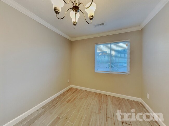 Photo - 3733 Eskdale Dr