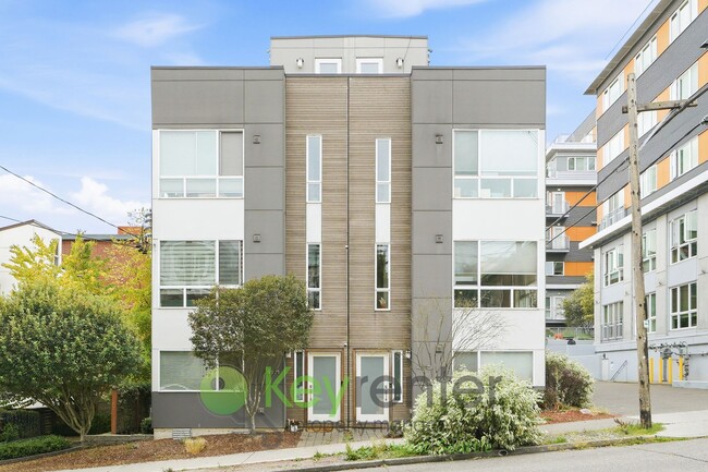 Building Photo - 4107 SW Oregon St