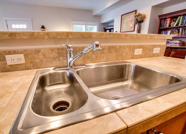 Photo - 10829 NE Red Wing Way Unidad 102