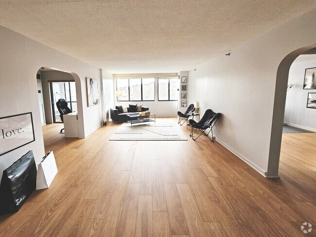 Building Photo - 1731 Beacon St Unit 521 Rental