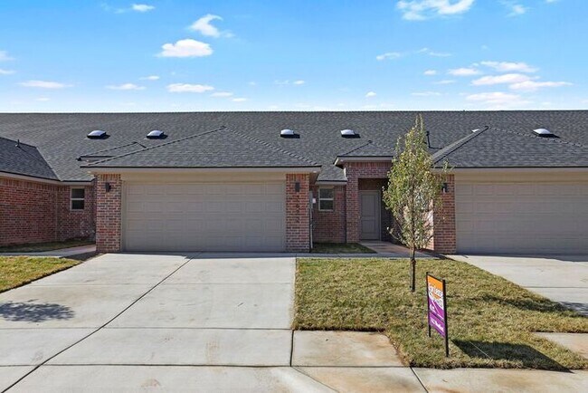 Photo - 7614 Woodford Ave