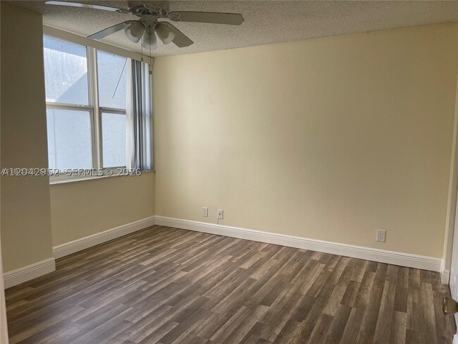 Photo - 9401 Evergreen Pl