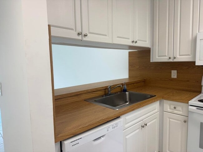 Photo - 2750 Forest Hills Blvd