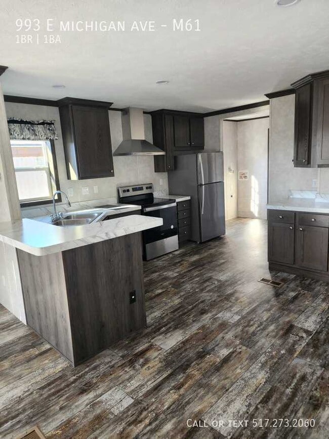 Photo - 993 E Michigan Ave