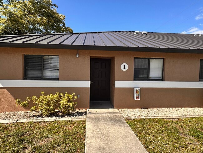 Building Photo - 4209 SW Santa Barbara Pl Unit 1