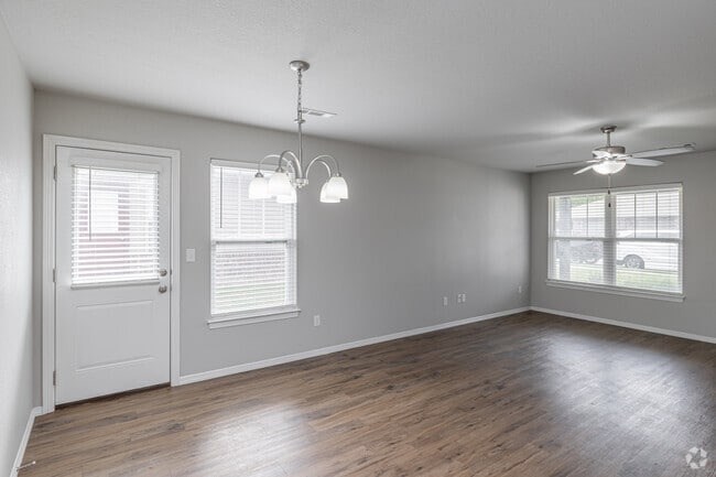 3BR, 2BA - 1,101SF - Living Room