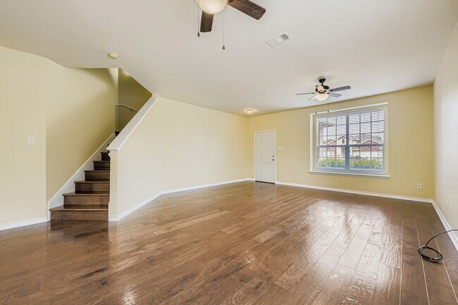 Photo - 908 Reveille Rd