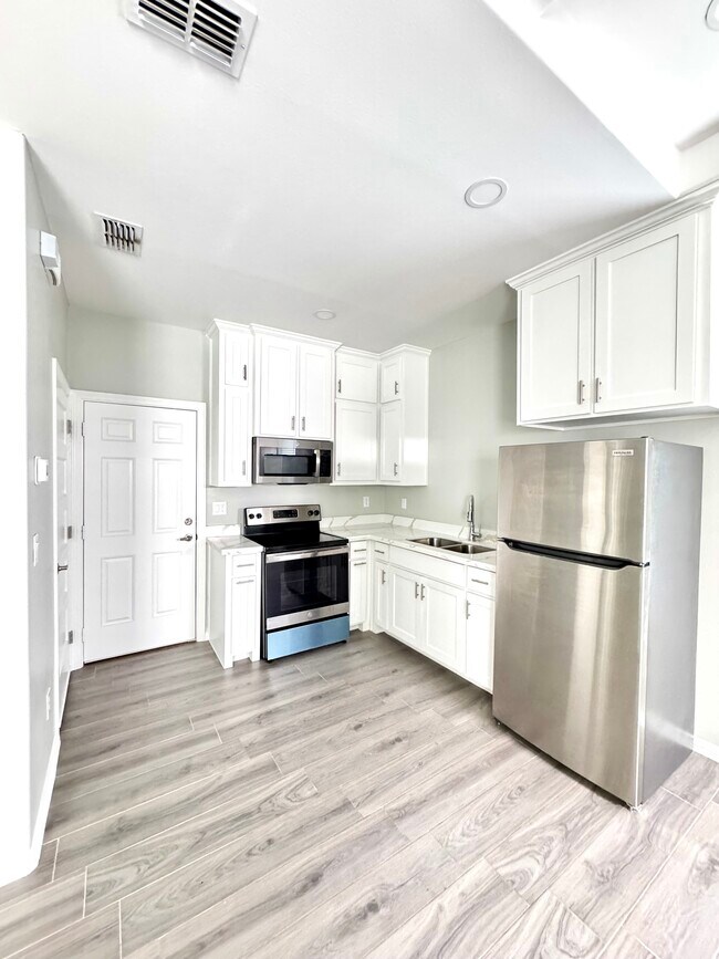 Photo - 3012 W Kenwood St Unit 2