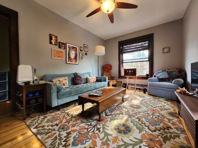 Building Photo - 2200 Hennepin Ave S Unit #1 Rental