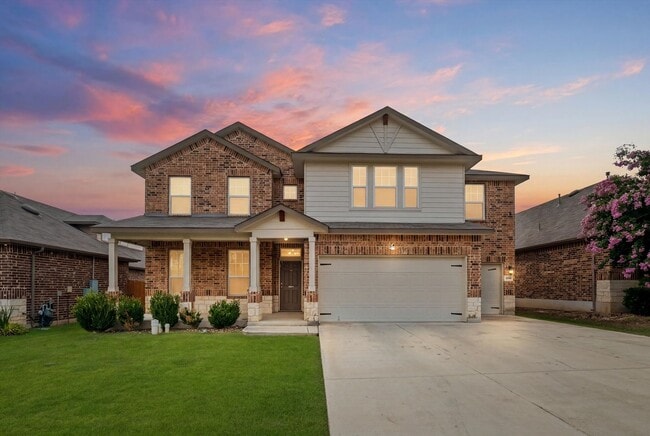 Building Photo - Spacious 6 Bedroom with Media Room!