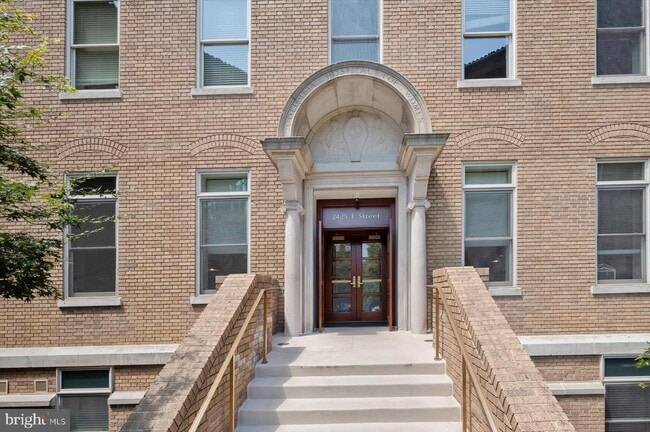 Building Photo - 2425 L St NW Unit 736