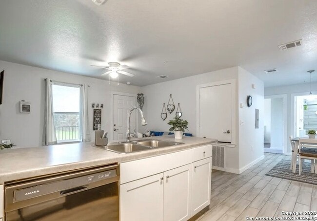 Photo - 6423 Melissa Ann St