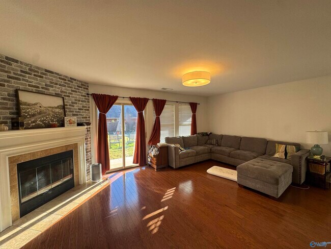 Photo - 709 Oak Cove Ln NW