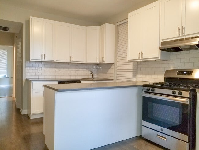 Building Photo - 2730 N Wayne Ave Unit 2